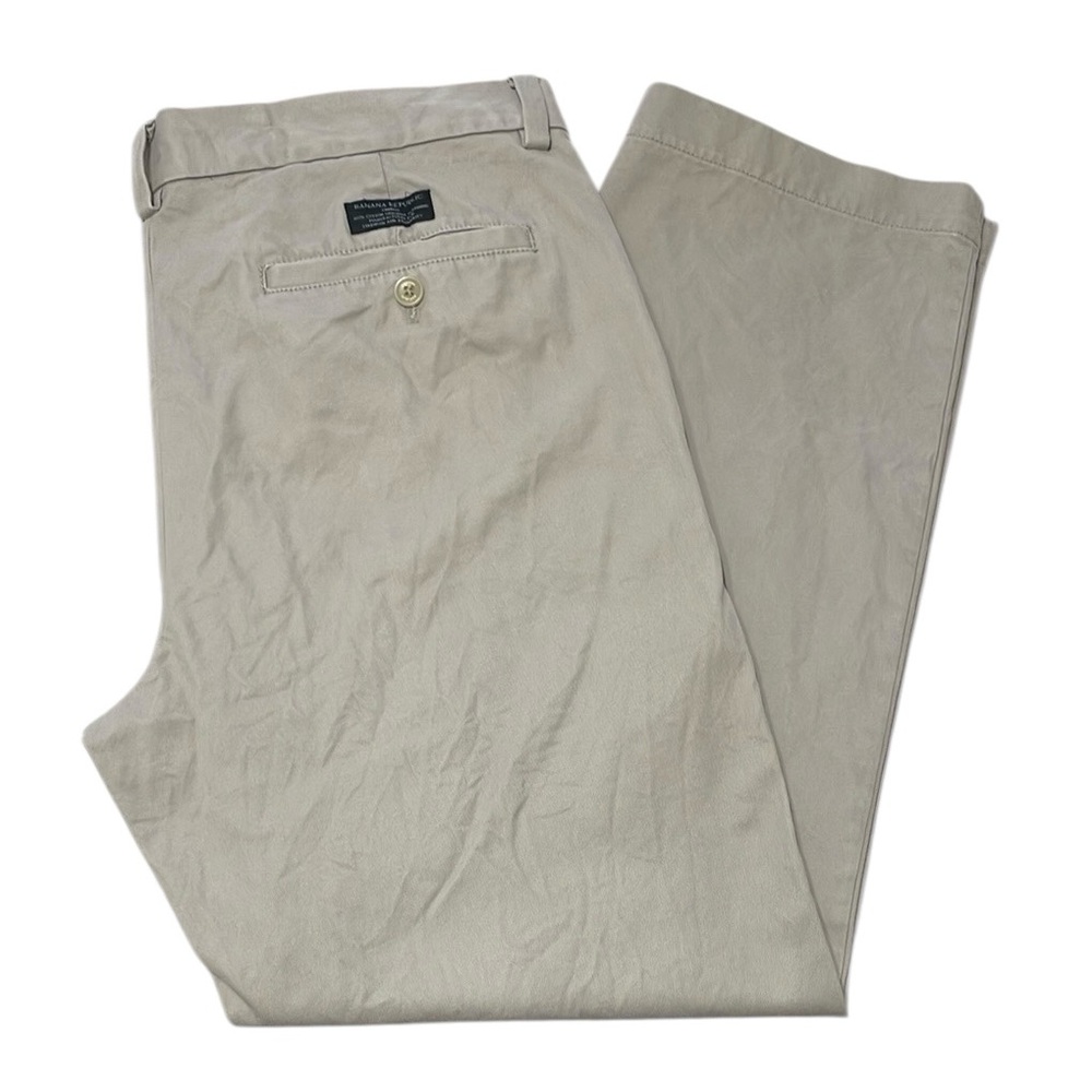 Banana Republic‎ Aiden Chino men’s Size 34 cotton flat front khaki pants.